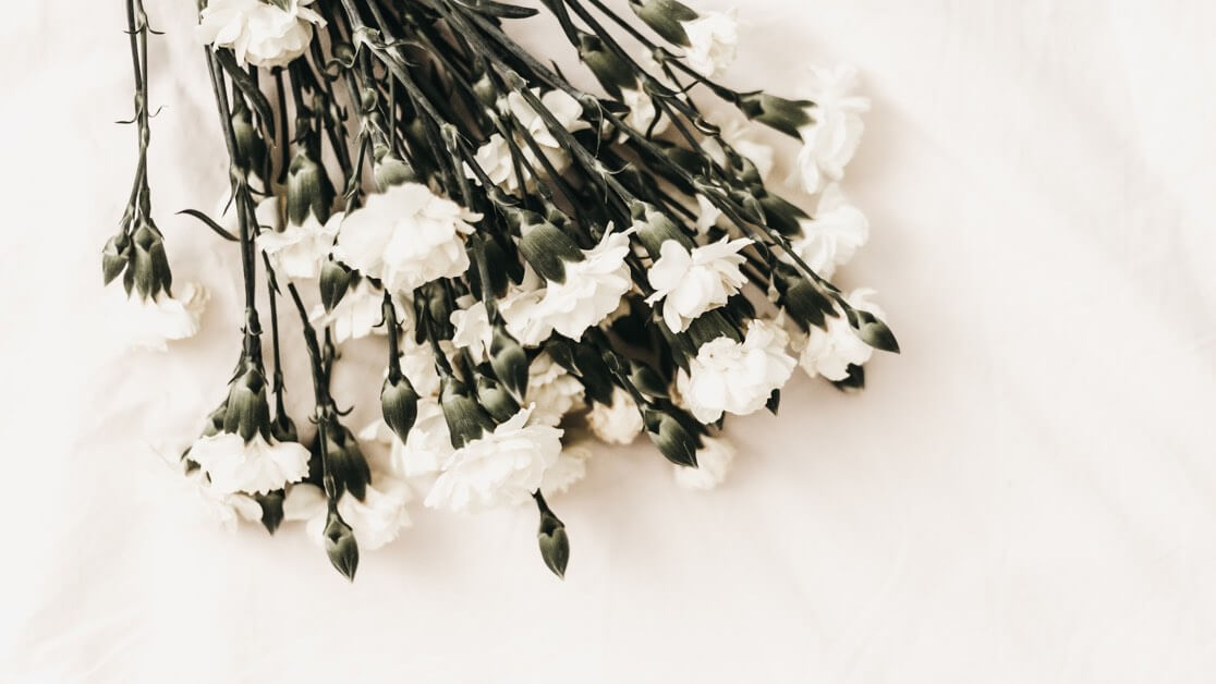 witte bloemen overlijden